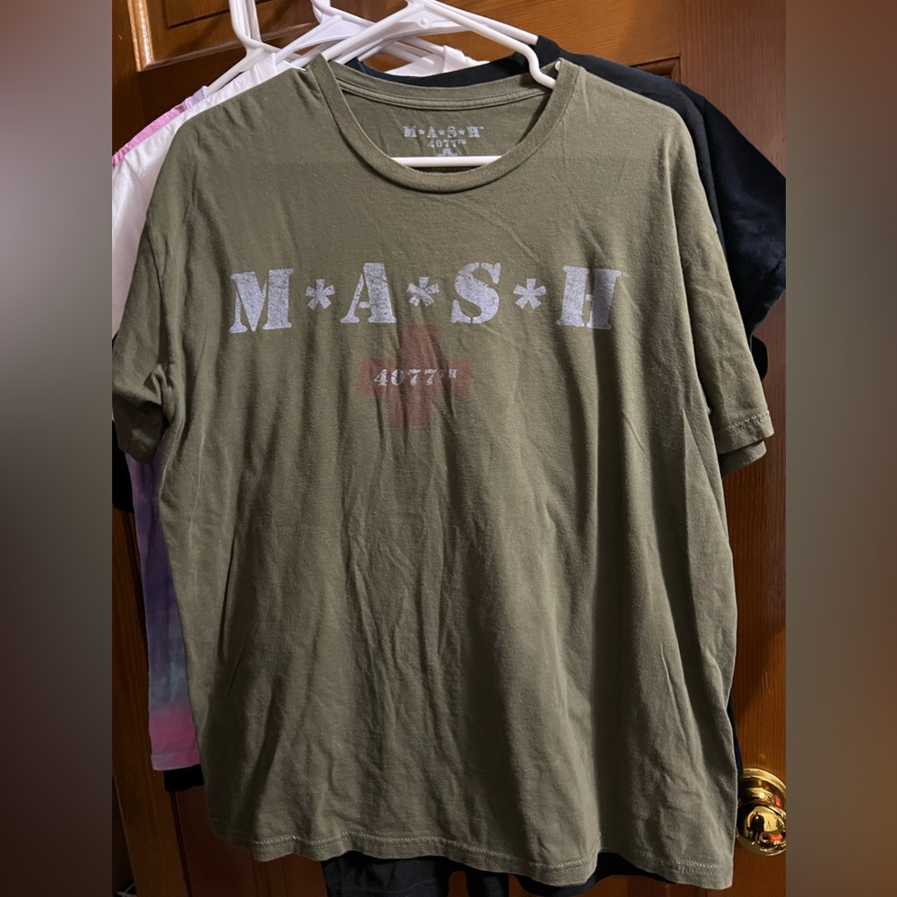MASH Tee Sz L